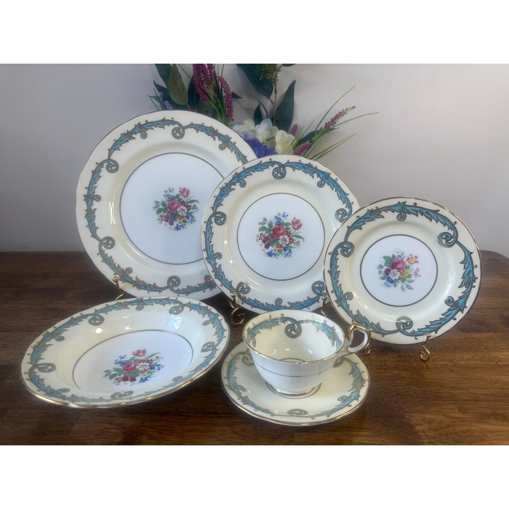 Aynsley England Bone China Place Setting Blue Scroll Floral Gold Trim Vintage